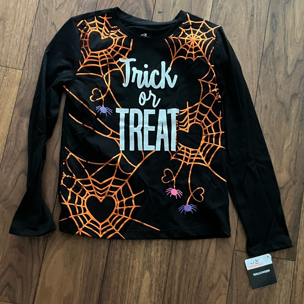 New with tags kids halloween long sleeve t-shirt. Size 7/8 and 10/12 UNISEX
